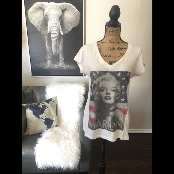 White Marilyn Monroe Short Sleeve V-Neck Tee! - Picture 1 of 2